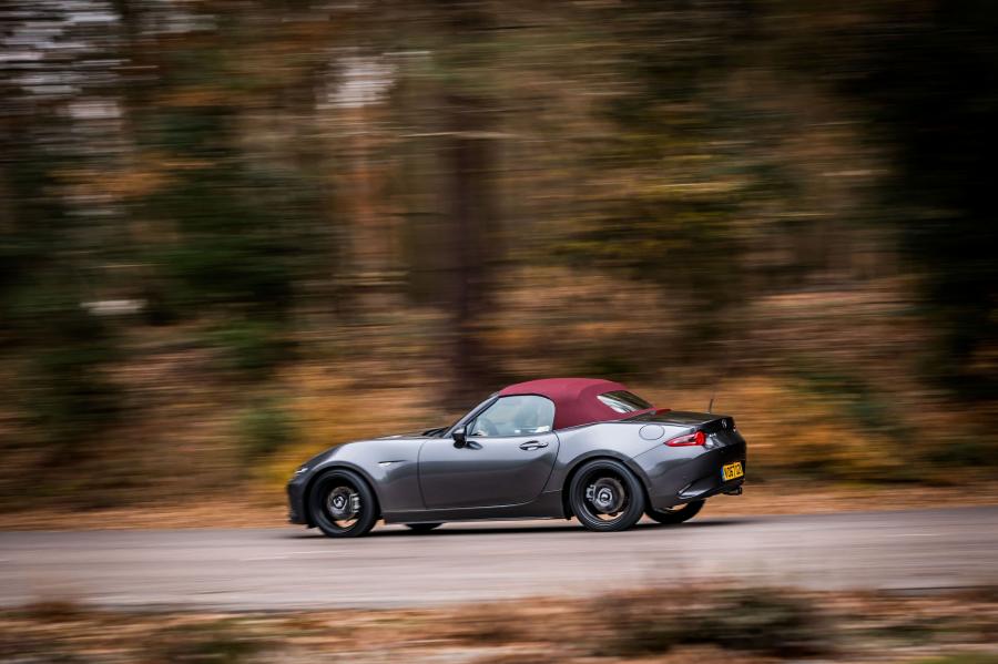  Mazda MX-5 Z-Sport (ND) 2018 года  (фото 32 из 41)